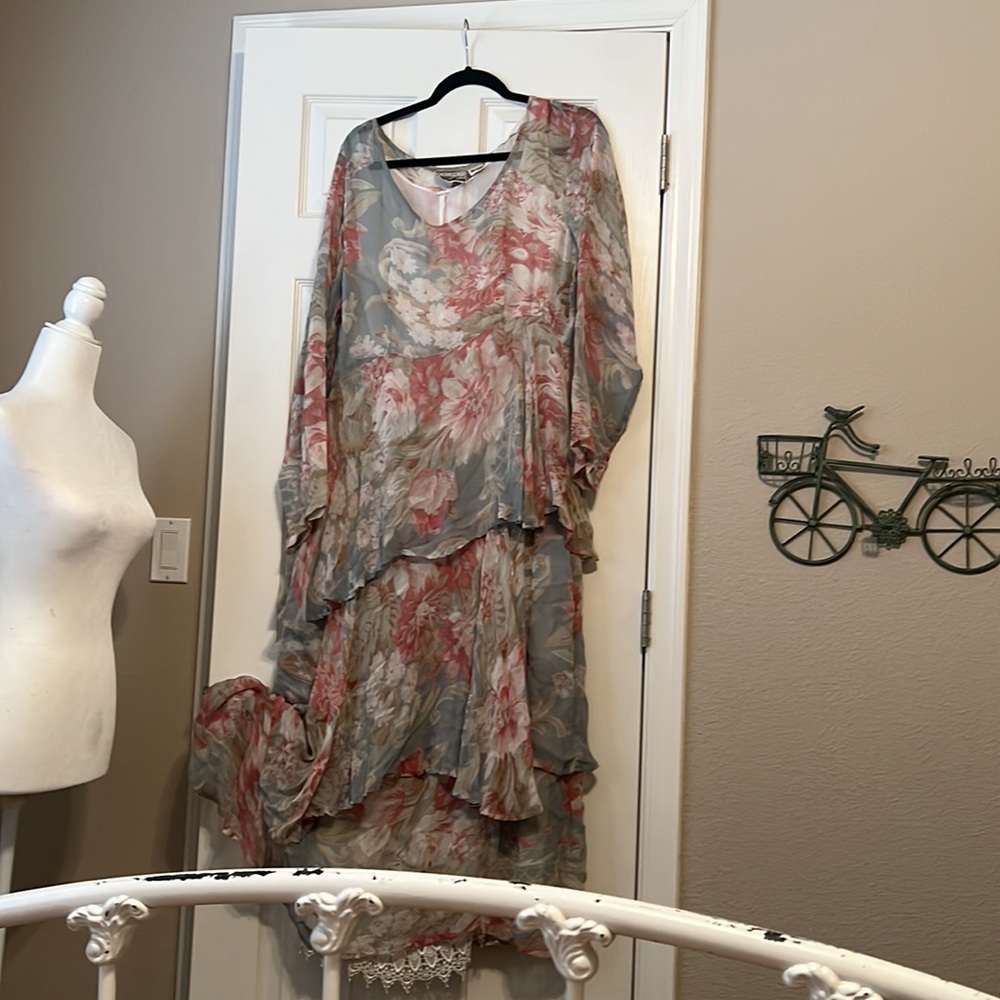 Dress - Picture 2 of 5